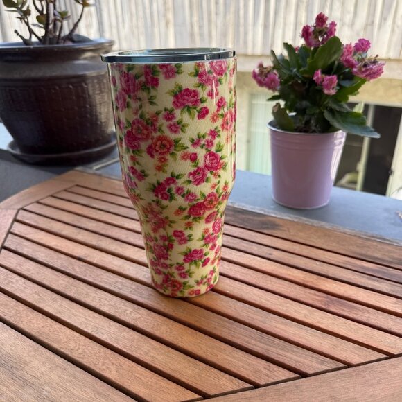 Floral Stainless Steel Tumbler With Lid 30 Oz Capacity Insulated For Hot & Cold - Picture 1 of 6